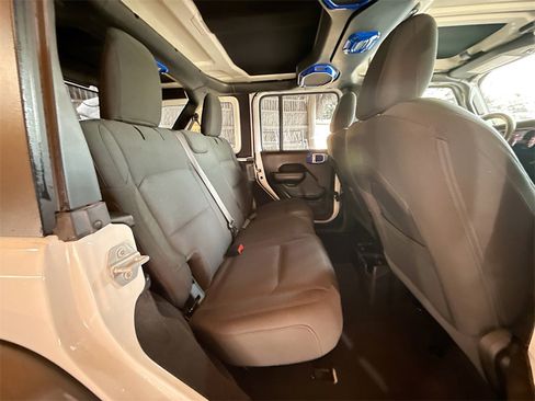 Used 2021 Jeep Wrangler Unlimited Sport image 29