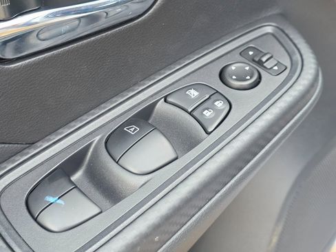 New 2025 Nissan Versa SV w/ Trunk Package image 14