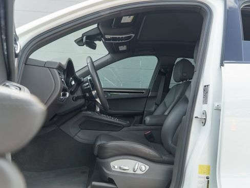 Certified 2019 Porsche Macan S AWD/4WD image 17