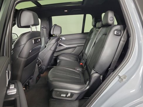 Certified 2024 BMW X7 xDrive40i w/ M Sport Package image 10