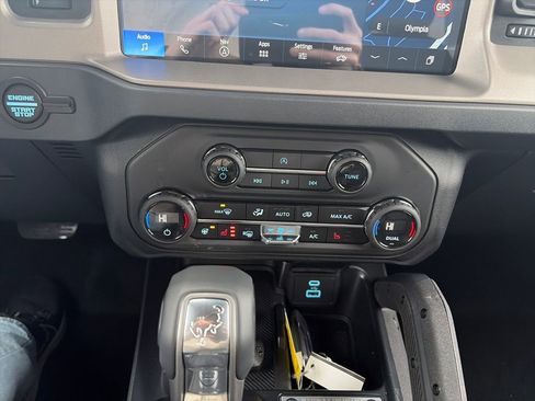 New 2025 Ford Bronco Outer Banks w/ Sasquatch Package AWD/4WD image 24