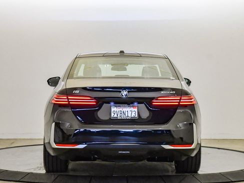 Used 2025 BMW i5 xDrive40 w/ Premium Package image 3