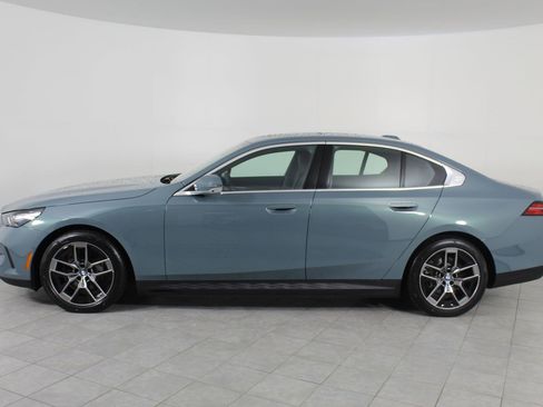 Used 2026 BMW i5 eDrive40 image 2