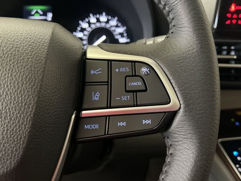 Used 2024 Toyota Sienna XLE w/ XLE Plus Package FWD image 33