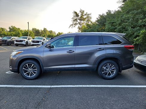 Used 2019 Toyota Highlander XLE AWD/4WD image 7