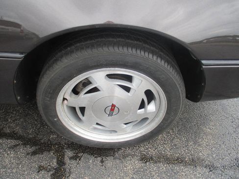 Used 1988 Chevrolet Corvette Coupe RWD image 27