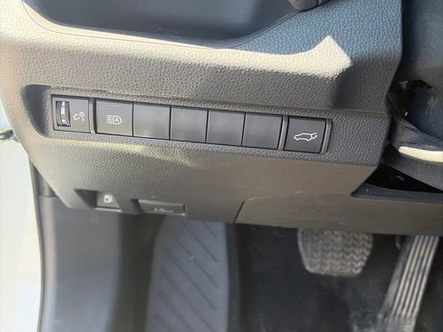 Used 2025 Toyota RAV4 SE AWD/4WD image 12