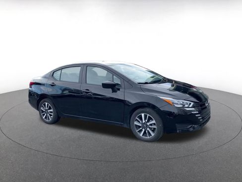 Used 2025 Nissan Versa SV image 2