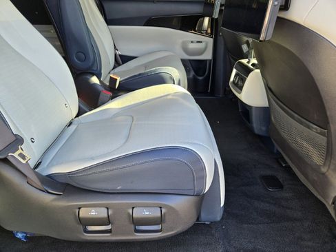 Certified 2025 Kia Carnival SX Prestige image 15