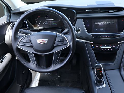 Used 2018 Cadillac XT5 Premium Luxury FWD image 18