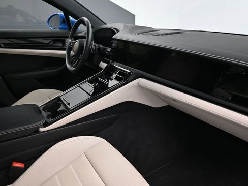 Used 2024 Porsche Panamera 4 image 13