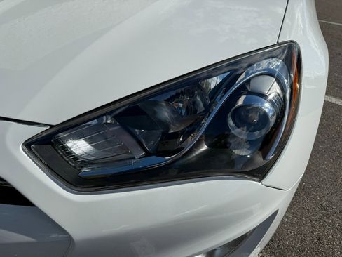 Used 2013 Hyundai Genesis 3.8 image 11