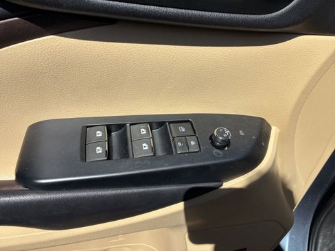 Used 2016 Toyota Highlander Limited AWD/4WD image 3