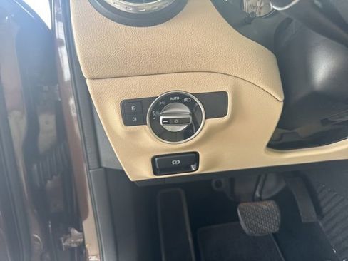 Used 2017 Mercedes-Benz GLA 250 4MATIC image 9