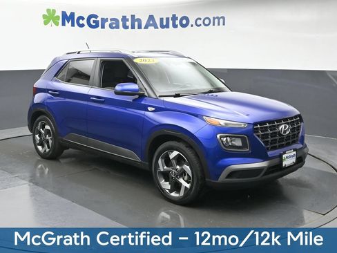 Used 2023 Hyundai Venue SEL w/ Cargo Package FWD image 2