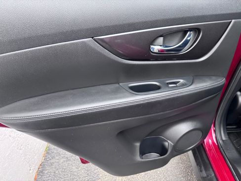 Used 2020 Nissan Rogue SV image 16