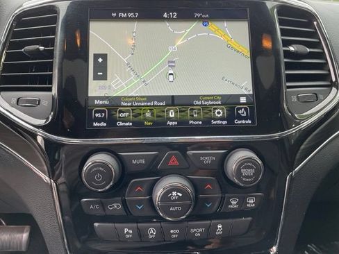 Used 2022 Jeep Grand Cherokee Limited AWD/4WD image 19