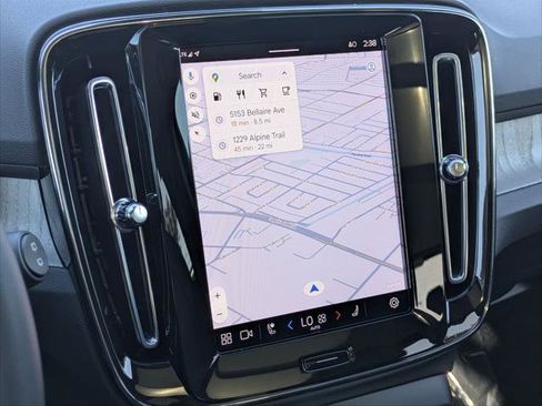 Used 2025 Volvo XC40 B5 Ultra w/ Climate Package image 18