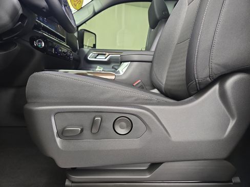 Certified 2025 Chevrolet Silverado 3500 LT image 31