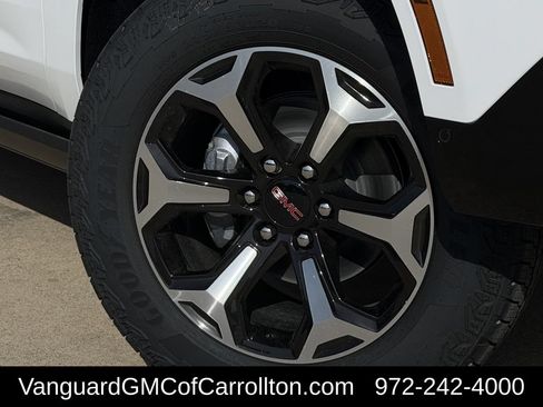 New 2026 GMC Yukon AT4 Ultimate w/ LPO, Floor Liner Package AWD/4WD image 9