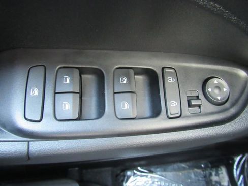 Used 2022 Hyundai Venue SEL image 32