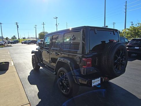 Used 2021 Jeep Wrangler Unlimited Sahara image 6