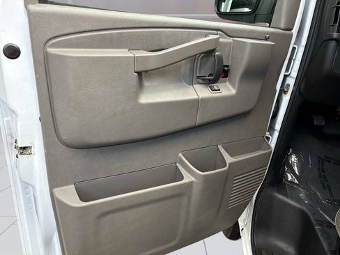 Used 2025 Chevrolet Express 3500 LT w/ LT Preferred Equipment Group RWD image 19