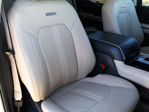 Used 2023 Ford Expedition Platinum image 20