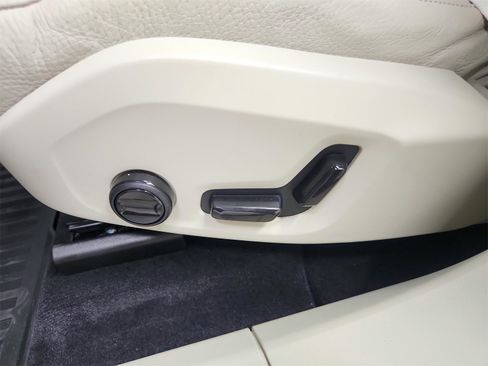 Used 2024 Volvo XC60 B5 Plus w/ Protection Package Premier image 20