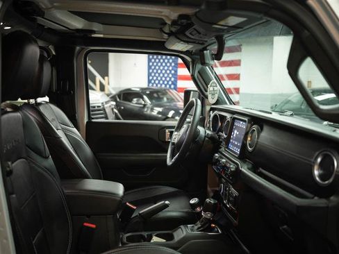 Used 2023 Jeep Wrangler Unlimited Sahara w/ Cold Weather Group image 12