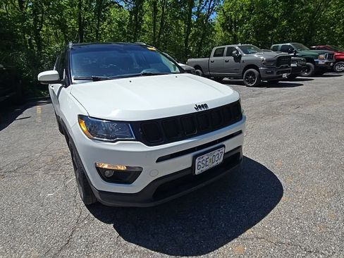 Used 2018 Jeep Compass Latitude w/ Popular Equipment Group FWD image 10
