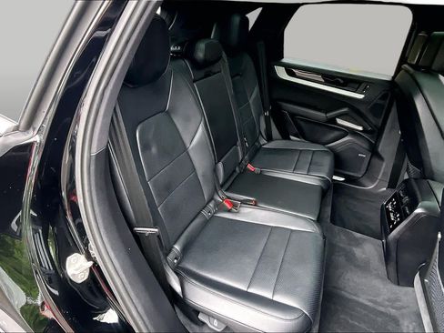 Used 2024 Porsche Cayenne AWD/4WD image 20