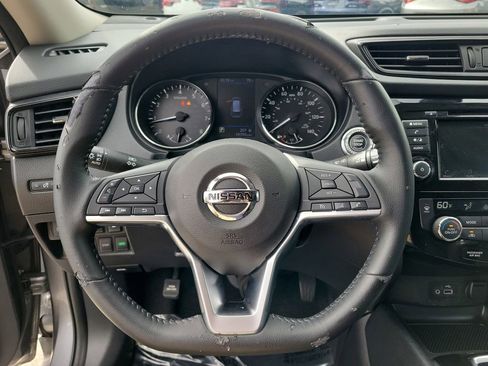 Certified 2020 Nissan Rogue SV FWD image 28