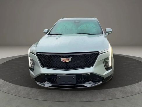 Used 2024 Cadillac XT4 Sport image 9