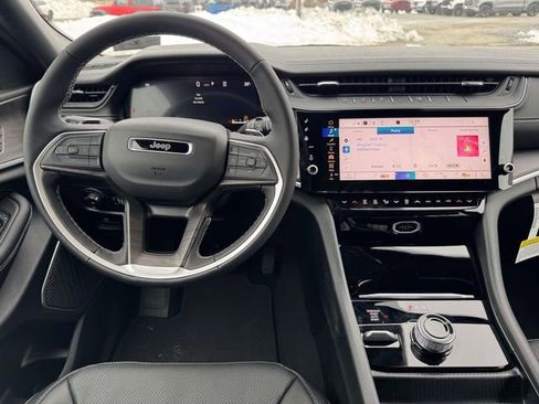 New 2026 Jeep Grand Cherokee Limited AWD/4WD image 2