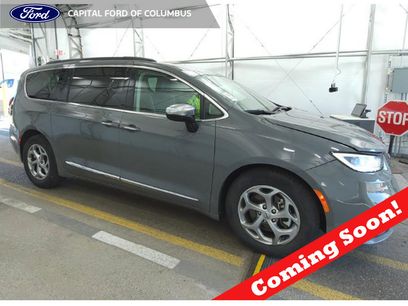 Used 2023 Chrysler Pacifica Limited