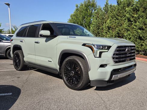 Used 2024 Toyota Sequoia Limited AWD/4WD image 4