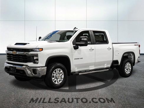 Used 2024 Chevrolet Silverado 3500 LT w/ Convenience Package image 2