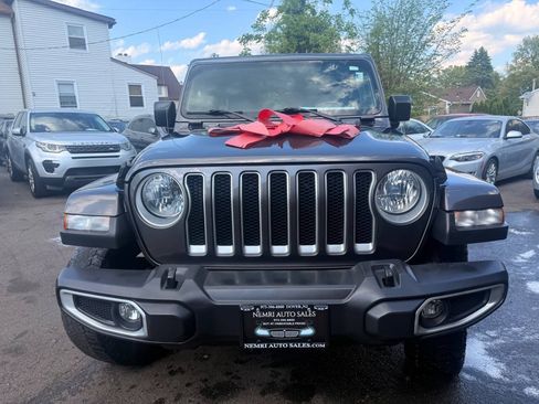 Used 2019 Jeep Wrangler Unlimited Sahara AWD/4WD image 3
