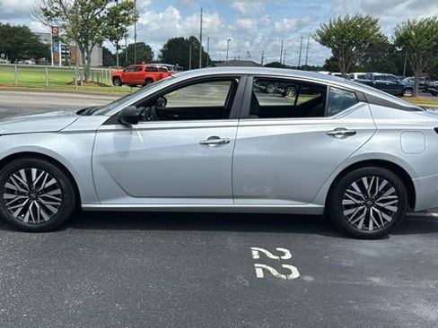 Used 2024 Nissan Altima 2.5 SV image 4