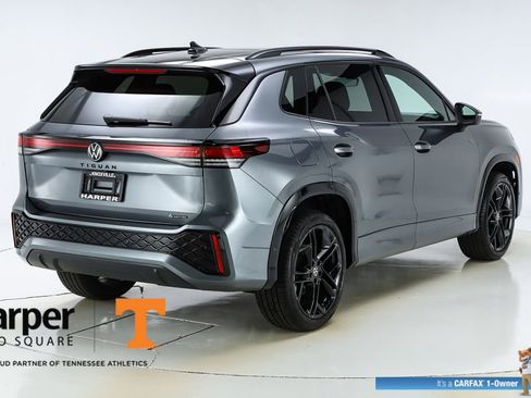 Used 2025 Volkswagen Tiguan SE R-Line image 46