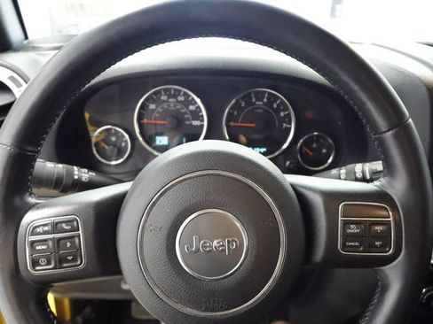 Used 2015 Jeep Wrangler Rubicon w/ Power Convenience Group AWD/4WD image 22