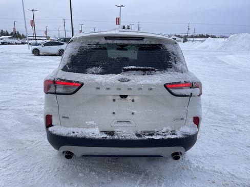Used 2020 Ford Escape SE image 5