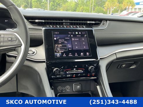 Used 2024 Jeep Grand Cherokee Altitude image 16