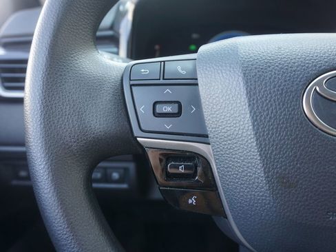 Used 2025 Toyota Camry LE FWD image 4