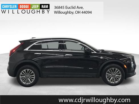 Used 2025 Cadillac XT4 Premium Luxury image 4