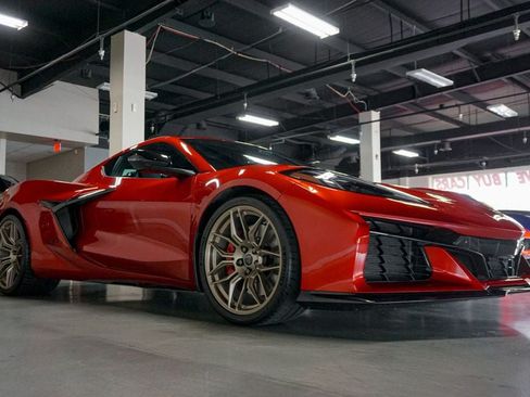 Used 2025 Chevrolet Corvette Z06 w/ Stealth Interior Trim Package RWD image 2