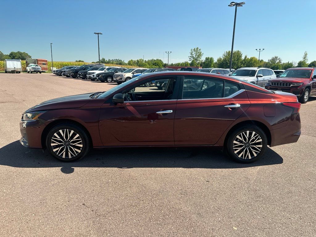 Used 2025 Nissan Altima 2.5 SV AWD/4WD image 36