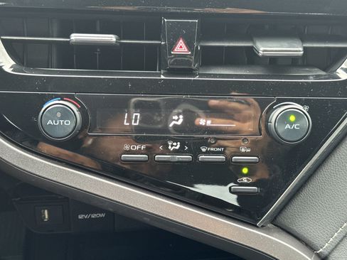 Used 2021 Toyota Camry SE w/ Convenience Package image 21