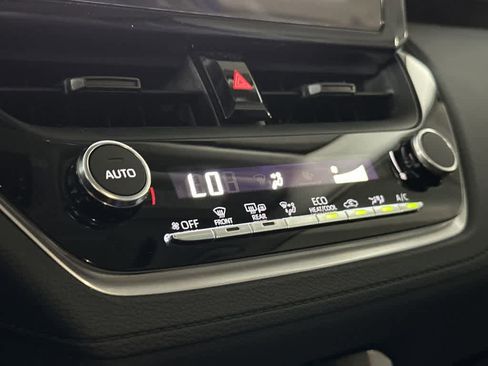 Used 2025 Toyota Corolla Cross LE FWD image 20